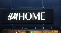 Diesen Sonnenschirm von H&M Home holen sich alle für den Balkon