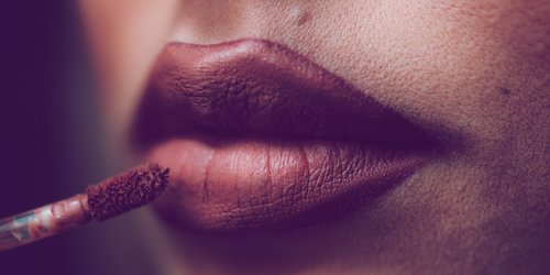Hallo, Herbst! 7 Lippenstifte, die so schön sind, dass du deine alte Lieblingsfarbe vergisst