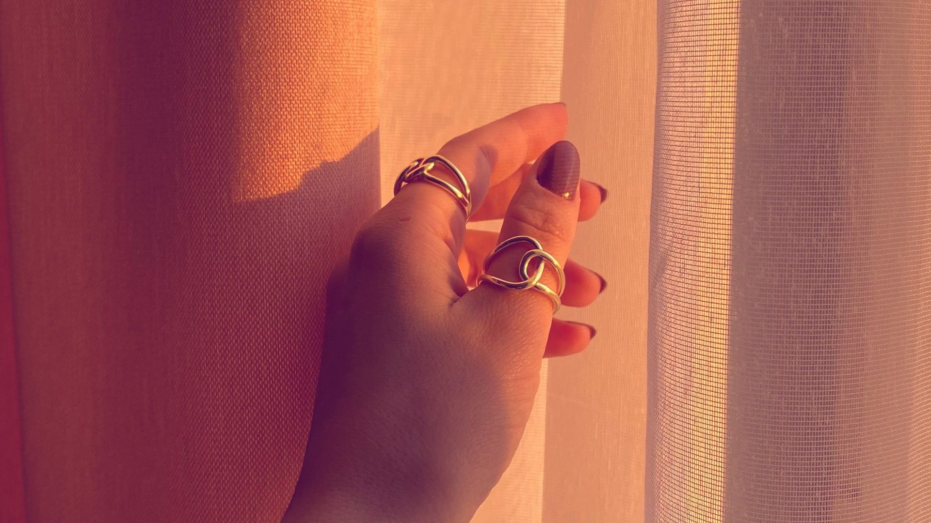 Auch-ohne-Sonnen-Diese-Nagellacke-zaubern-dir-sofort-einen-sommerlichen-Teint