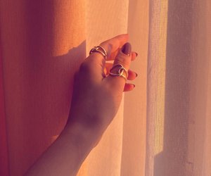 Auch ohne Sonnen: Diese Nagellacke zaubern dir sofort einen sommerlichen Teint