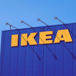 Neue Ikea-Kollektion: Diese sommerliche Tischleuchte bringt Designer-Vibes in deine Wohnung