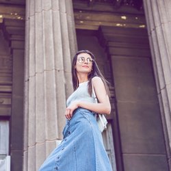 Langen Jeansrock kombinieren: 5 Styles für jeden Anlass