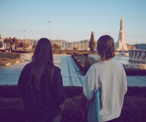 Woran man Menschen ohne echte Freundschaften sofort erkennt