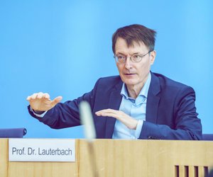 Omikron-Bekämpfung: Karl Lauterbach warnt & will neue Vorschläge bringen