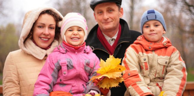 Großvater mit Familie Großvater mit Familie