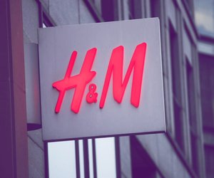 Für nur 13 Euro bekommst du bei H&M jetzt das absolute Trendoberteil des Sommers