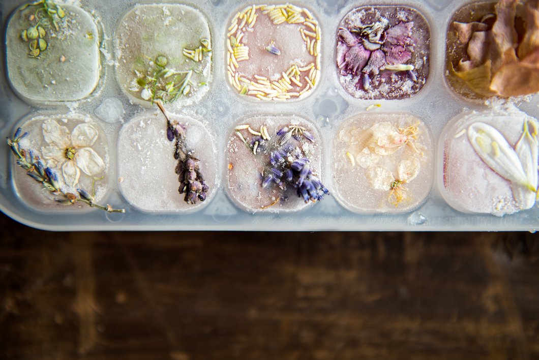 Kamillentee-Eiswürfel gegen Pickel und Rötungen Kamillentee-Eiswürfel gegen Pickel und Rötungen