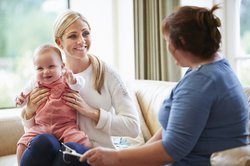 Baby, 6 Monate: Bald beginnt es zu reden. Baby, 6 Monate: Bald beginnt es zu reden.