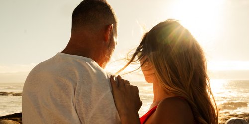 5 Sternzeichen spüren im August eine seelische Verbindungen zu jemandem