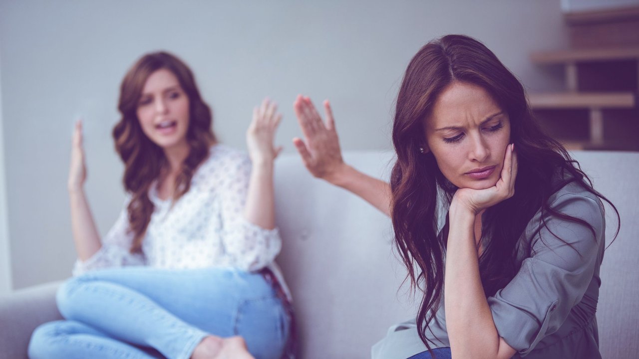 Streit mit einer narzisstischen Schwester kann an die Substanz gehen.