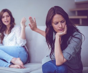 5 Anzeichen für eine narzisstische Schwester & wie du damit umgehen kannst