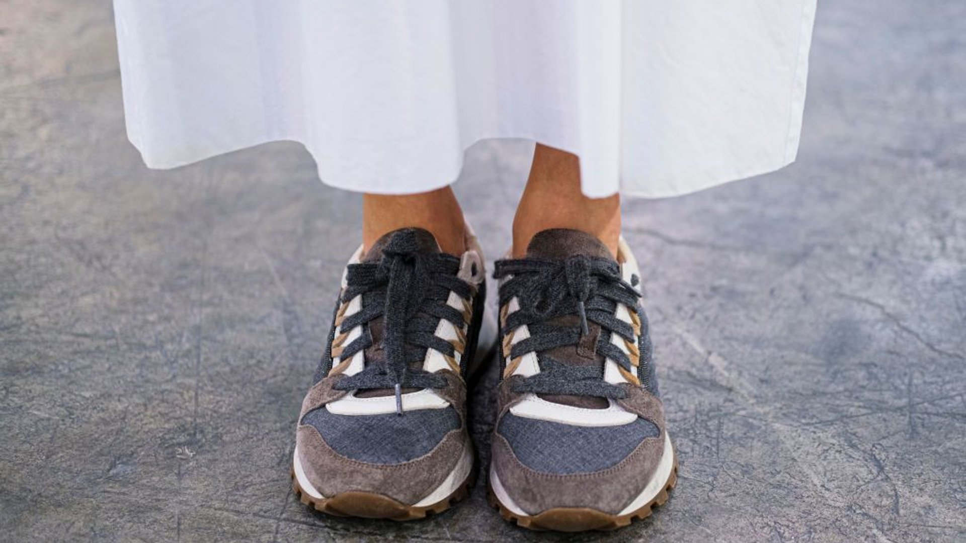 Die-dunkelbraunen-Retro-Sneaker-von-Bonprix-passen-zu-jedem-Style