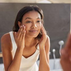 Über 120.000 Bewertungen bei Amazon: Warum du jetzt auf dieses Hyaluron Serum setzen solltest