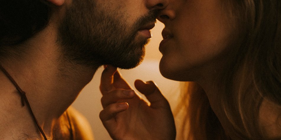 Tantra Sex: Das steckt hinter der spirituellen Form des Liebesspiels