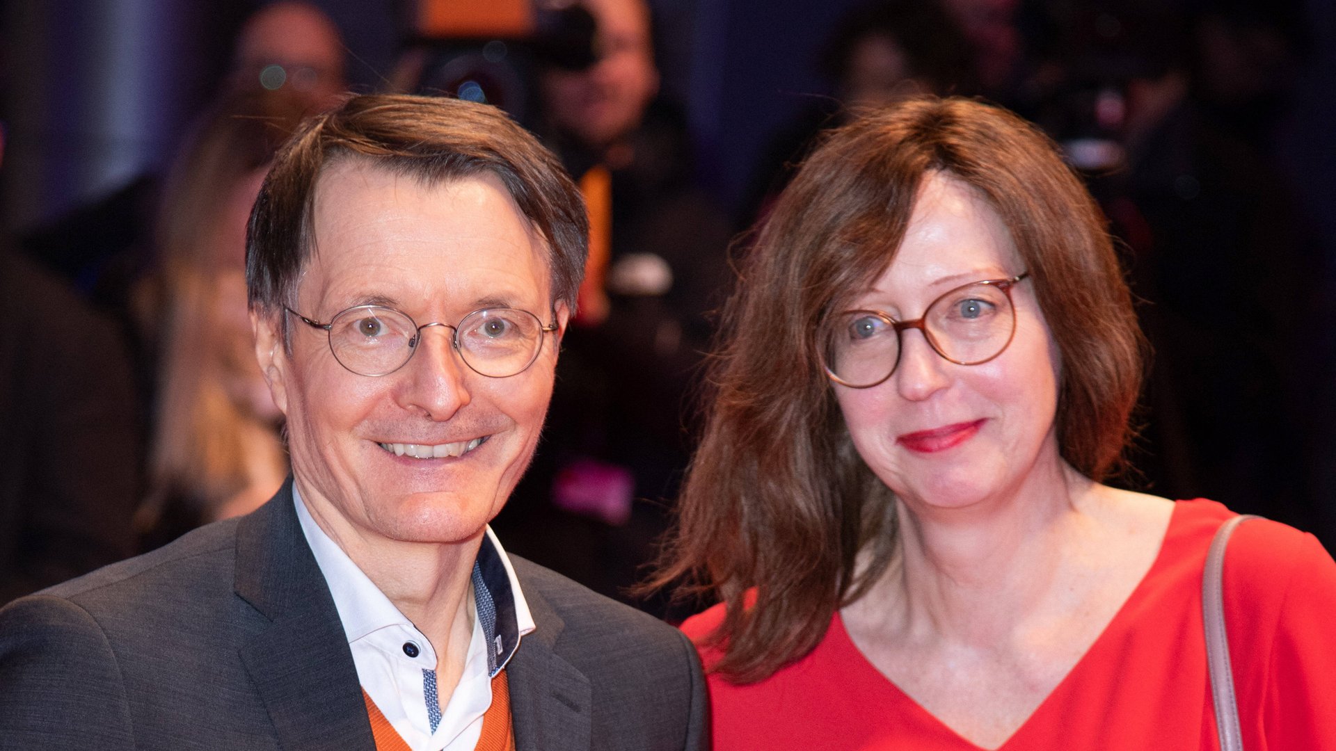 Karl-Lauterbach-Das-ist-die-Frau-an-der-Seite-des-Politikers