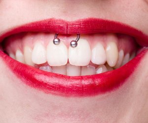 Smiley-Piercing: So verschönerst du dein Lächeln