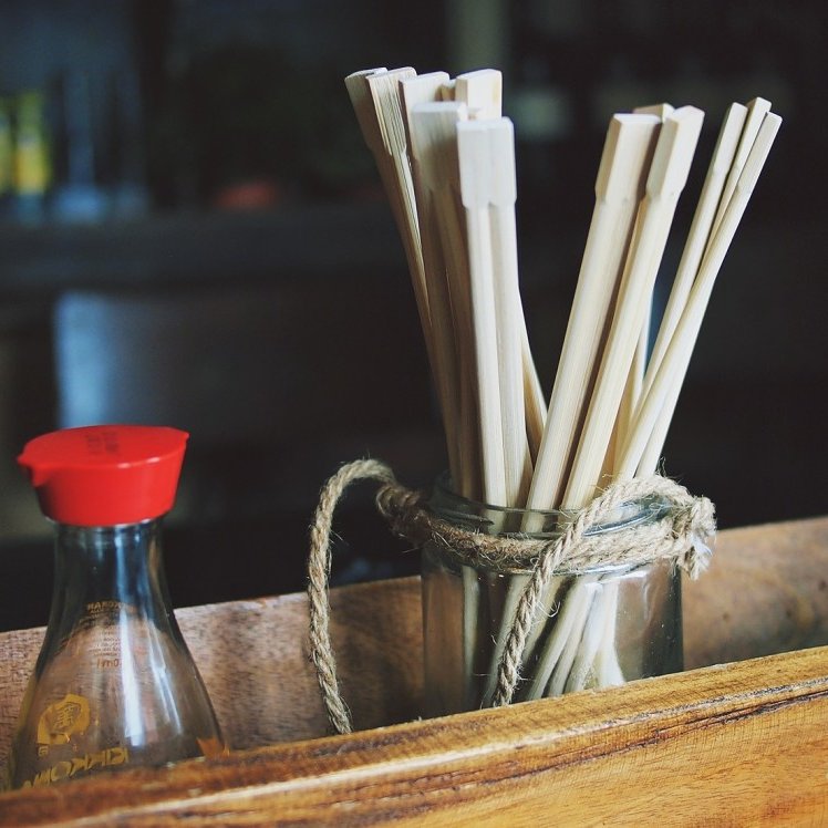 Wie isst man mit Stäbchen? – Einfache Anleitung