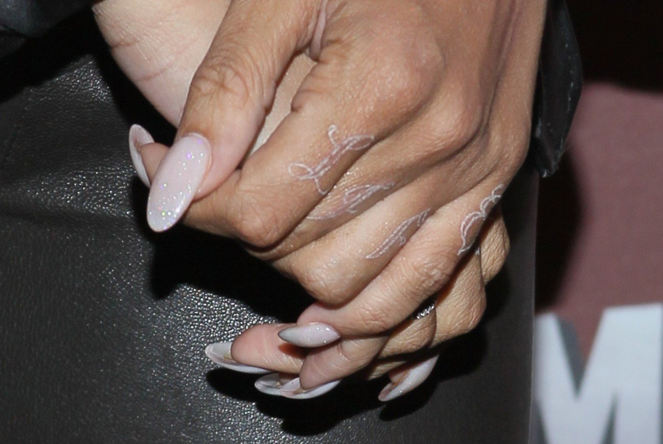Weißes Tattoo Rihanna Weißes Tattoo Rihanna