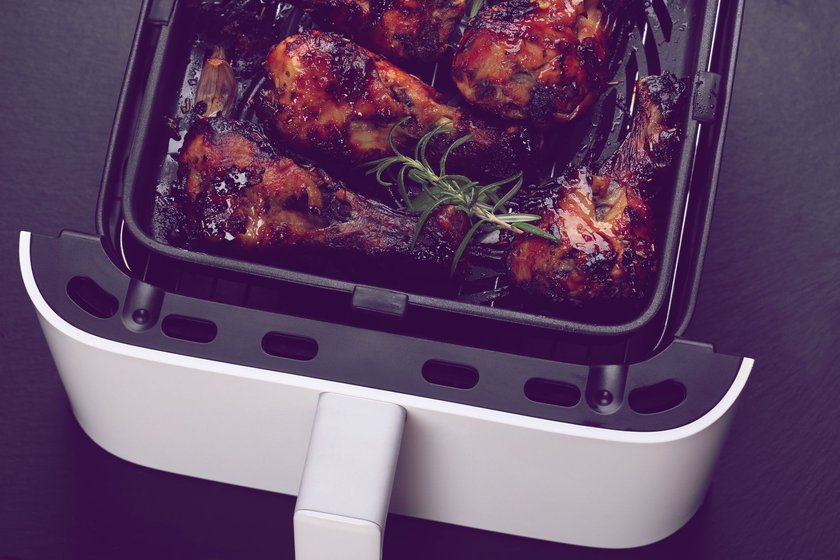 Hot Air Fryer with marinated Chicken Drumsticks