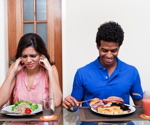 Warum Frauen beim Date ungesundes Essen meiden