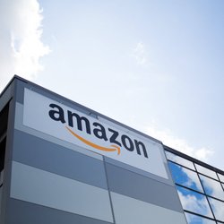 Sanftes Leuchten und herrliche Farben: Entdecke die trendigen Teelichthalter in Rosa und Orange von Amazon