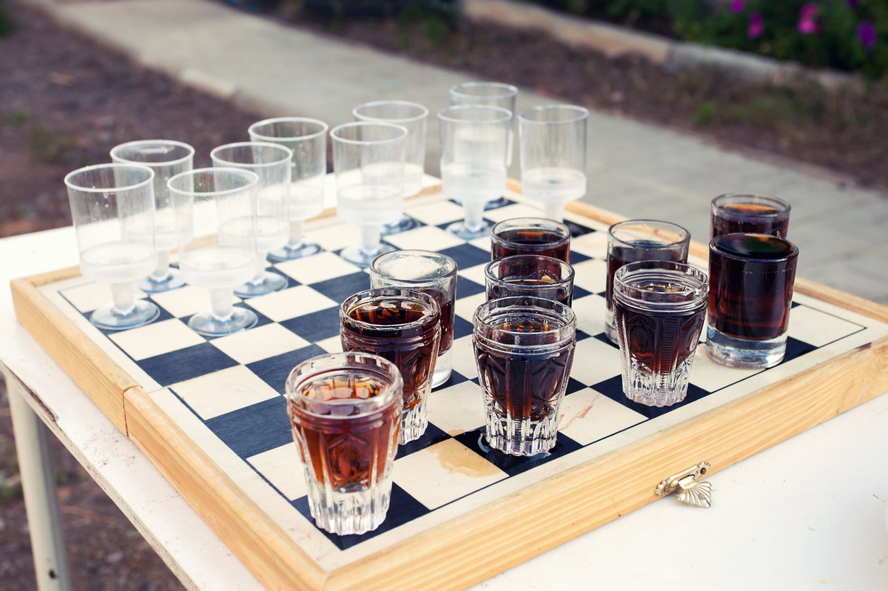 Schnapsschach als Trinkspiel zu zweit spielen Schnapsschach als Trinkspiel zu zweit spielen