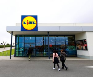 Bring Ordnung in deine Komsetik und schnapp dir den drehbaren Organizer jetzt bei Lidl