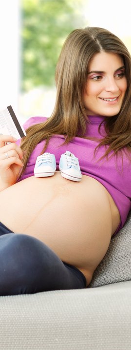 Schwangere Frau am PC Schwangere Frau am PC