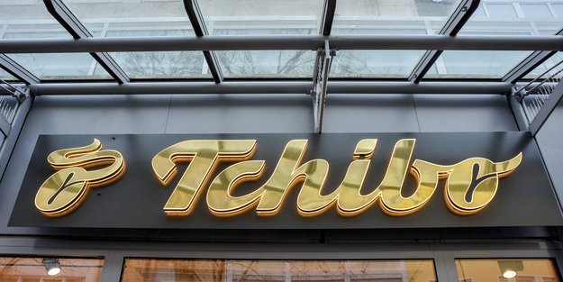 Komfort trifft Ordnung: Der Tchibo-Teak-Hocker mit Kissen und integriertem Stauraum!