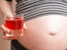 Durch den Wehencocktail werden die Muskeln der Gebärmutter angeregt und so Wehen gefördert. Durch den Wehencocktail werden die Muskeln der Gebärmutter angeregt und so Wehen gefördert.