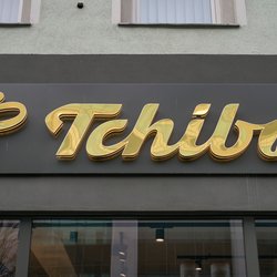Regal und Tisch in einem – Tchibos geniale Lösung für wenig Platz