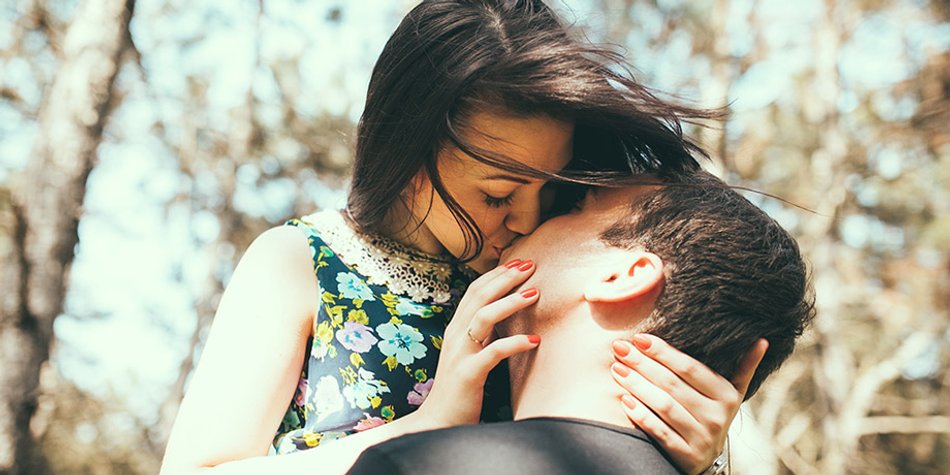 Fünf Gründe, warum wir viel mehr küssen sollten