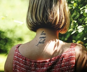Alles, was du über Nacken-Tattoos wissen musst