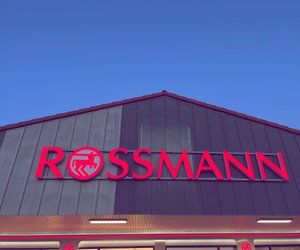 Mit LSF 30: Alle lieben diese Anti-Falten-Tagescreme von Rossmann für 3 Euro