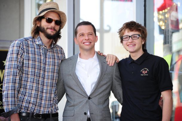 Ashton Kutcher, Jon Cryer und Angus T. Jones Ashton Kutcher, Jon Cryer und Angus T. Jones