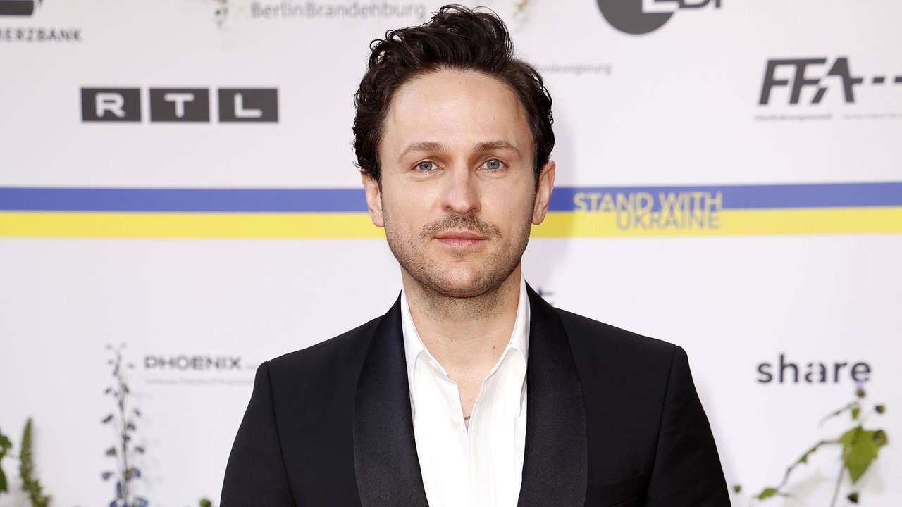 Dimitrij Schaad bei der Ankunft zur Verleihung Deutscher Filmpreis am 12.05.2023 in Berlin.