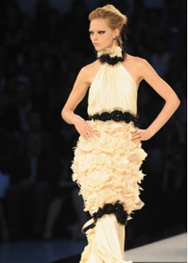 Elegantes Kleid von Chanel Elegantes Kleid von Chanel