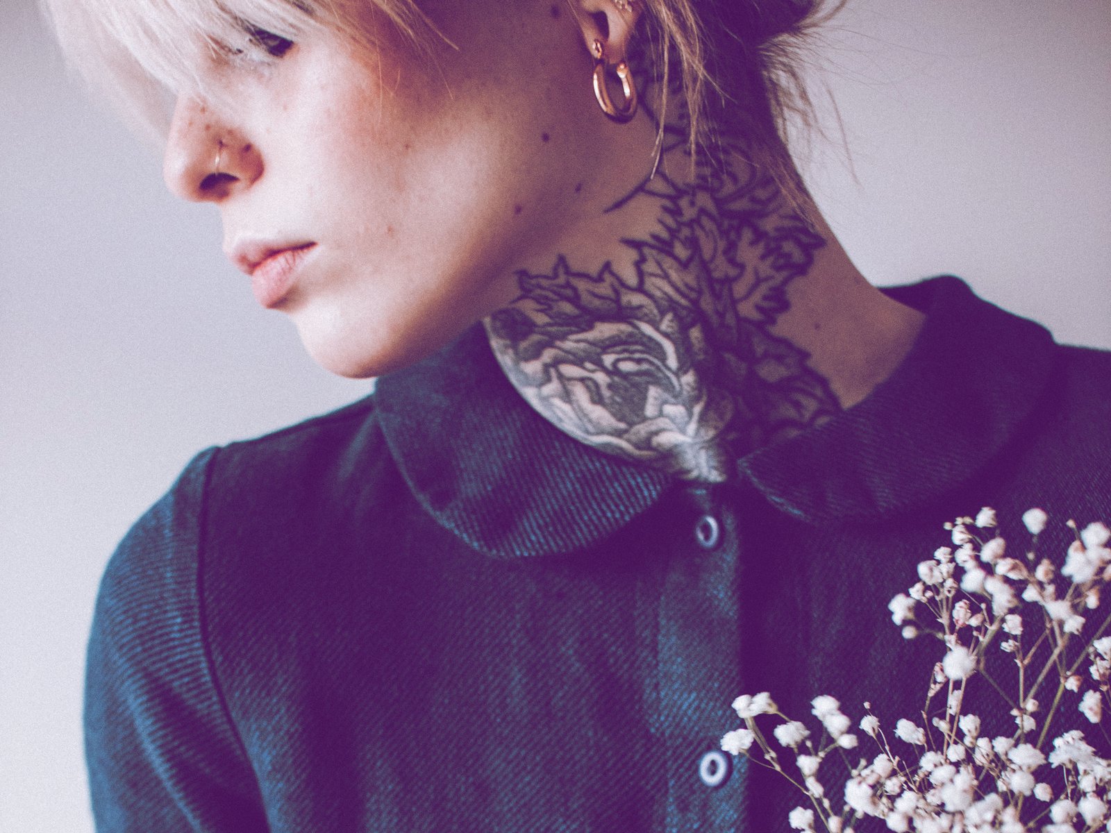 Tattoo am Hals: Das solltest du vor dem Stechen wissen