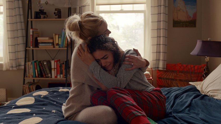 Ginny & Georgia umarmen sich