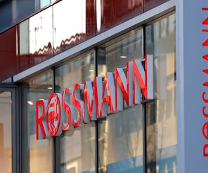 Geheimtipp im Herbst: Warum alle dieses Rossmann-Duschgel mit pflegendem Öl lieben