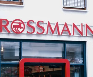 Beauty-Geheimtipp: Dieses Kräuter-Shampoo von Rossmann gibt es zum Mini-Preis