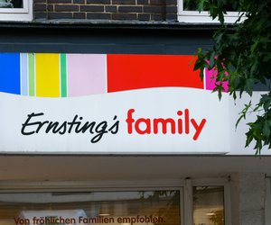 Winterzauber für dein Sofa: Die festliche Kissenhülle von Ernsting's family im Trend