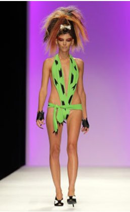 Tankini im Neandertaler-Style von Jeremy Scott Tankini im Neandertaler-Style von Jeremy Scott