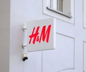 Diese Keramikvase von H&M Home wirkt wie vom Designer gemacht