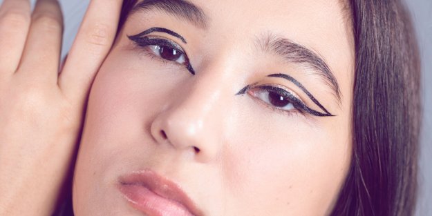 Der neue Make-up-Trend im Winter heißt: Banana Eyeliner!