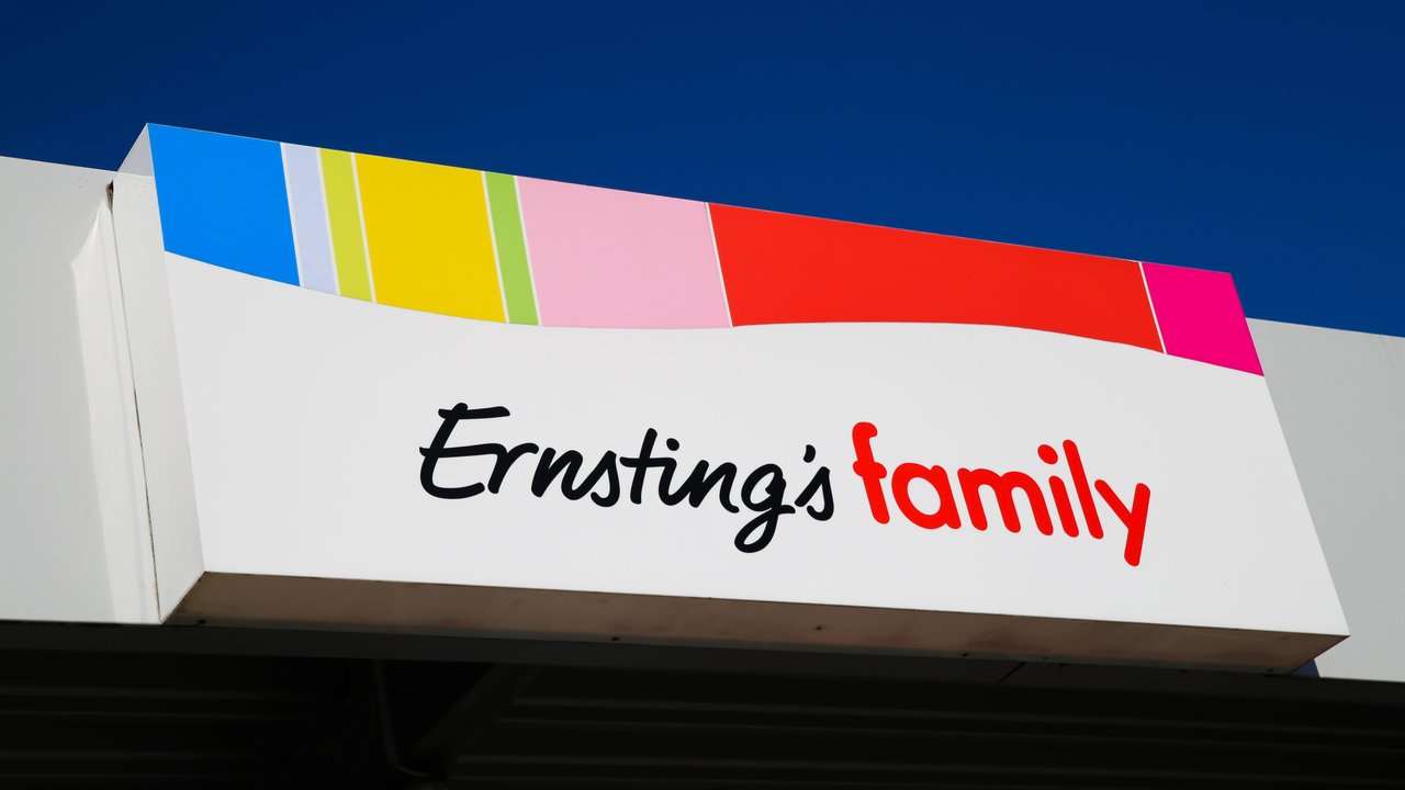 Ernsting's family setzt mit dem trendy Stoffbeutel farbenfrohe Akzente.