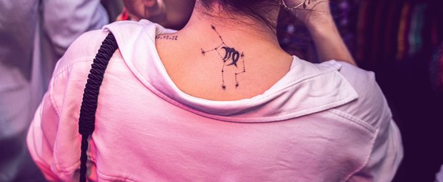 Sternzeichen Tattoos: Das sind die beliebtesten Motive