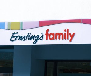 Ernsting’s family präsentiert: Die cremefarbenen Weihnachtskugeln, die alle verzaubern