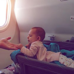 Fliegen mit Baby: Ab wann geht das und was sollte ich beachten?