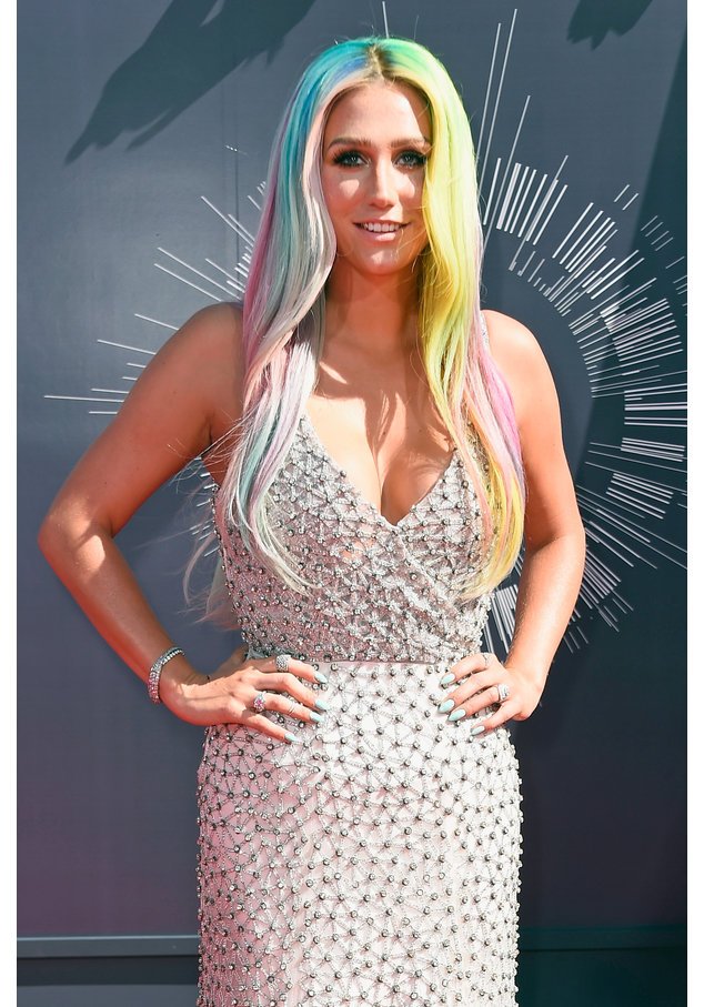 Kesha soll von ihrem Produzenten zur Bulimie gezwungen worden sein Kesha soll von ihrem Produzenten zur Bulimie gezwungen worden sein